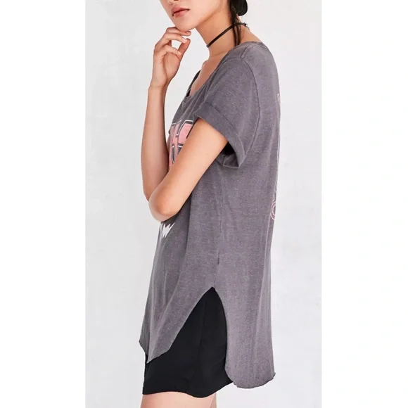 Junk Food Kiss Shirttail Band Tee Gray Size Medium - Picture 3 of 11